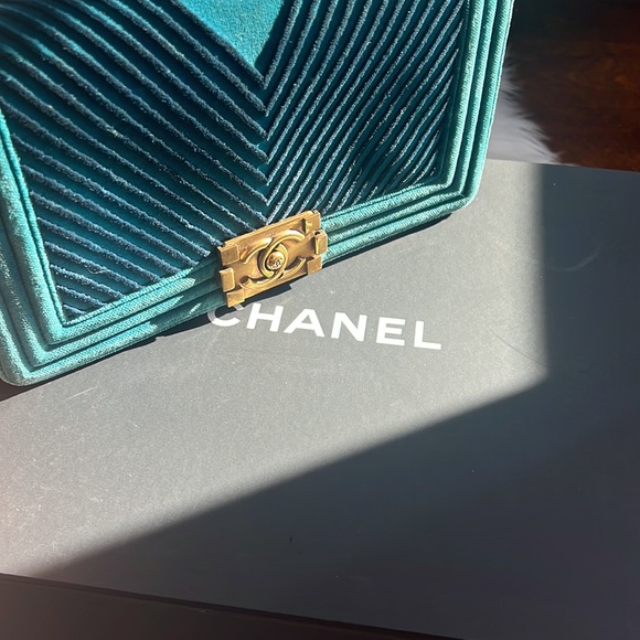 Chanel | Medium | Velvet | Boy Bag - Picture 6 of 8